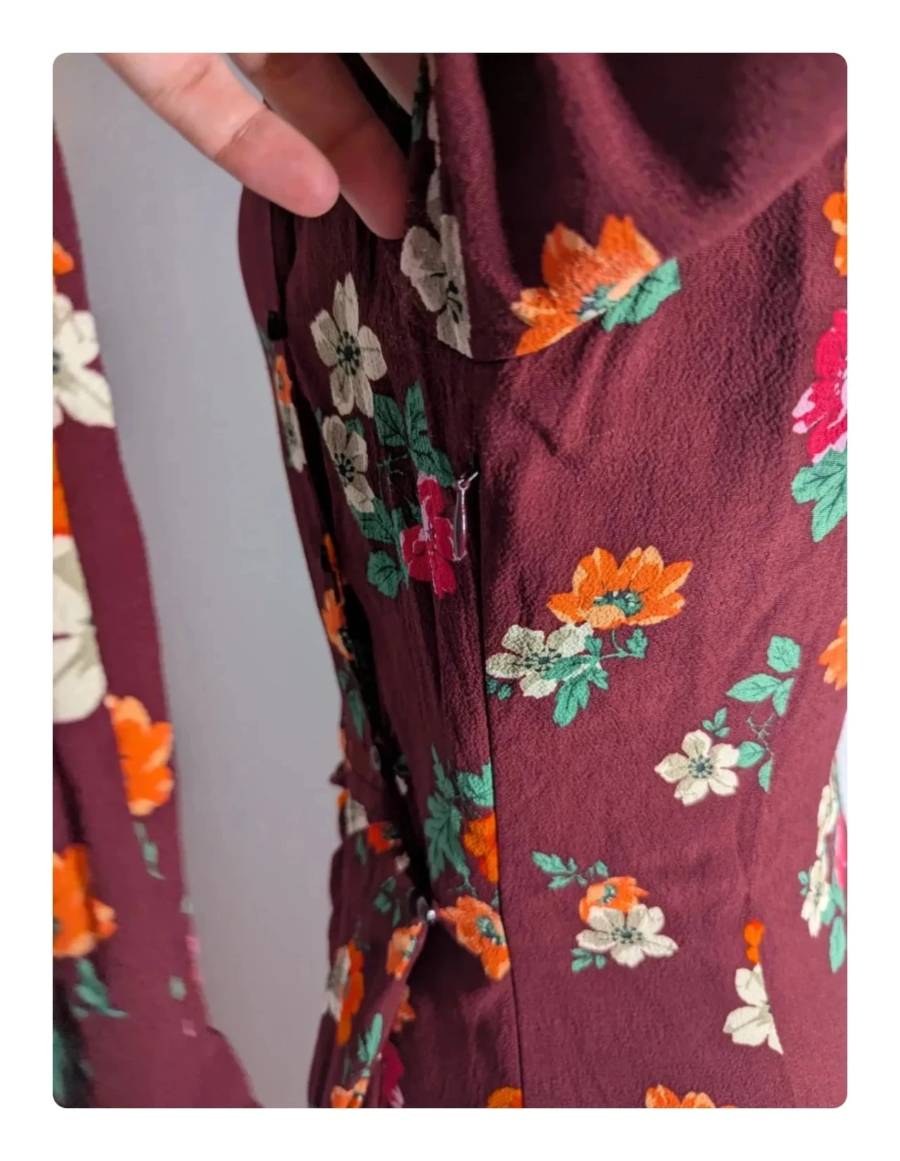 Vestido Maje "Ripito" floral bordô drapeado - Tamanho 3 (G) – photo 8